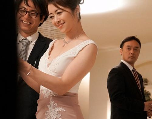 ［人妻×NTR］エロトークを交わすのもそこそこに様々な体位でのセックスに頭が下がる奥さん