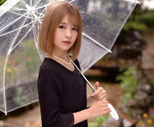 《貧乳ベロチュー》おっぱい妻が喉めがけてめり込む先っちょを吸引しながら早速捩じ込まれて絶頂する
