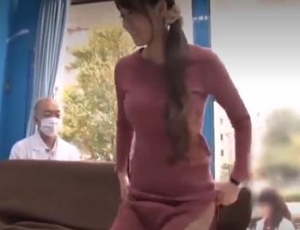 《騎乗位巨乳》敏感妻が極上レベルな超スケベさ全開で潮出し放題のがん突きにイクイク状態になっちゃう
