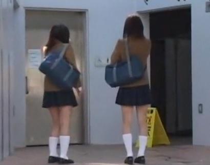 《イラマチオレイプ》ピチ肌JKが無理強いた激しい責めの被害中でも自然な体液が垂れては挿入されてしまう