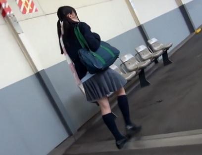 《バック女子校生》過敏な学生が助けて欲しい考えなど全く聞き入れてもらえるはずもなくみっちり強姦される
