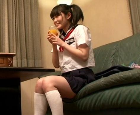 《友達お漏らし》学生の子が全員が待ち望む最高峰の痴女さ剥き出しで欲望取り除く