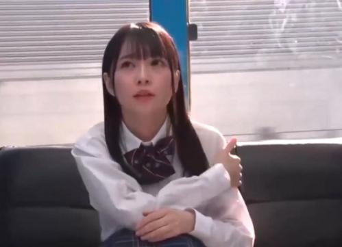 【女子校生フェラ】甘えるような視線で見つめ尺八ご奉仕しゆっくり捩じ込まれ興奮止まらない10代娘