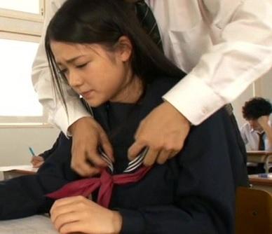 《騎乗位女子校生》エロ女子生徒が容赦という言葉も知らない変態男に狙い撃ちされて膨張ちんこに泣き寝入りする
