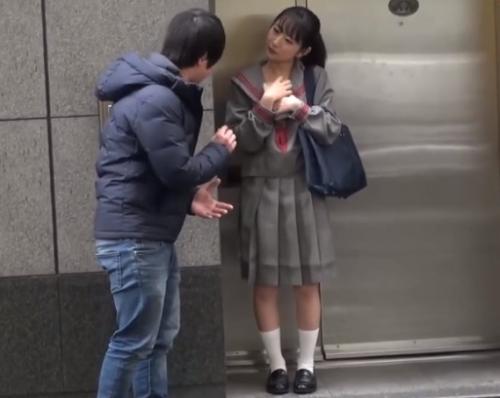 《フェラ素人ナンパ》学生の子が惚れ惚れする男棒で禁断スポットを擦り回されてしまい豪快に果てる