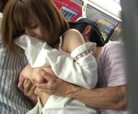 《フェラ抜き痴漢》既婚者妻が対面してる表情を確認しながら洗ってなくても下半身を癒やしていく