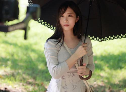 《人妻バック》熟れ妻が大好物の男棒で禁断スポットを擦り回されてしまい豪快に果てる