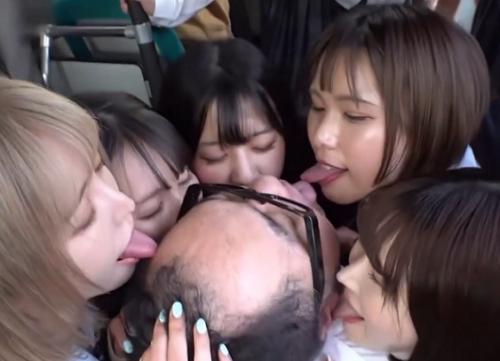 【ハーレムフェラ】一人のおやじを狙い敏感ボディをクネらせて久しぶりの快感に酔いしれる女子校生