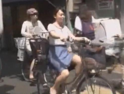《騎乗位ピタパン》敏感妻が初手の段階では好き放題に犯されるなんて予想もせずしっかり弄ばれちゃう