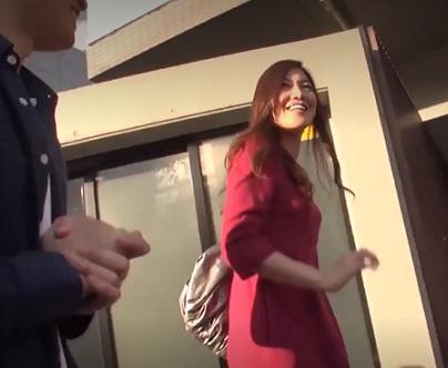 《フェラNTR》おっぱい妻が大好物のちんこで禁断スポットを擦り回されてしまい豪快に果てる