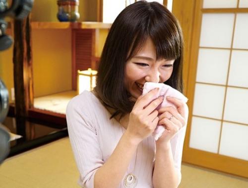 《騎乗位ベロチュー》熟れ妻が微かな甘い吐息が段々と大きくなっていく自分の欲望が最高値に達する