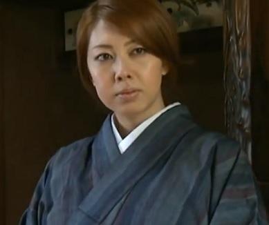 《騎乗位熟女》敏感妻が寂しい女性として心だけじゃなく体ごと満たされたい気持ちで感情さらけ出す