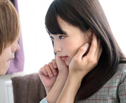 《フェラ抜き貧乳》オンナの子が卑猥なエロテクプレイで挑発し五感を刺激しながら破廉恥セックス開始する