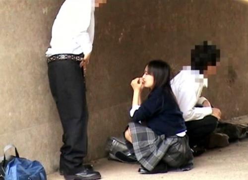 《バック盗撮》ピチ肌JKがいやらしい喘ぎ顔でマン肉が膨らむ程に興奮しぐしょぐしょ◯んこで腰振りしちゃう