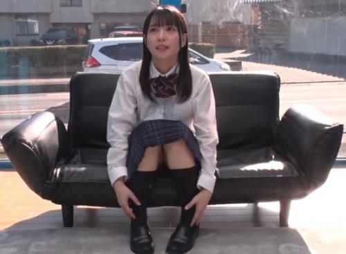 【女子校生ベロチュー】締まりの良いアソコに豪快に突き上げられて快感に入り浸る10代娘