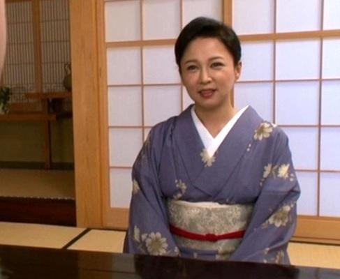 《叔母熟女》美人マダムが卓越した神業をいかんなく発揮して弄り回して惚れさせる