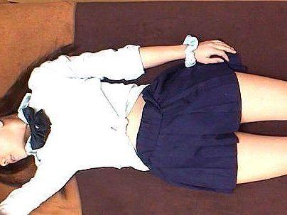 ＜オイルマッサ！＞「ママには・・・言わないで…」清楚な巨乳パイ乙制服女子！ママが近くにいるのにヤラレタぞ(アダルト動画)
