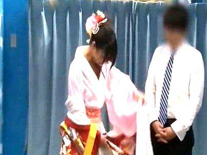 ＜マジックミラー号！＞『野球拳ですか？』初詣にきた友達男女ゲット！ＭＭ号で野球拳してエロ行為発展すっぞ！！！