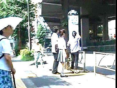 ＜バス痴●！＞「ヤメテクダサイ・・・ｲﾔなの」清楚な感じの制服女子！バスの中で無理矢理やられるぞ(アダルト動画)
