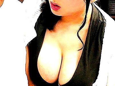 ＜童貞筆おろし！＞「この、谷間・・・たまらん！」ぽっちゃりボイン爆乳三十路奥さん！チェリー君筆おろしシテクレチャウ！！