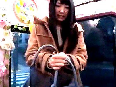 ＜マジックミラー便！＞「え？ダメです・・」真面目そうな女子大生ゲット！MM便でなし崩し的エロ行為持ち込まれるぞ！！