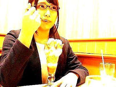 ＜女子社員！＞「これ・・美味しいの…」メガネの入社２年目女子社員！人生初めての子孫繁栄すっぞ(無料エロ動画)