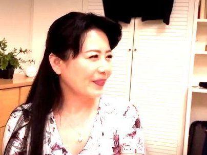 ＜自宅を訪問＞「私と・・・しませんか？！」AV人気女優三浦恵理子がゲリラ訪問！憧れの熟女とガチファックに！！