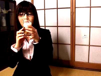 ≪OL≫【酔ってきちゃった…♡】眼鏡の清楚で真面目そうな美少女！酔っぱらってエチエチ興奮シチャウゾ！！！
