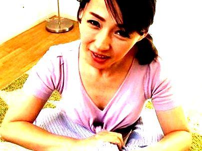 ＜義母！＞「これ欲しいの…」上品だけどエッロイボイン巨乳義理のママ！オチンポみて興奮シチャウゾ(アダルト動画)