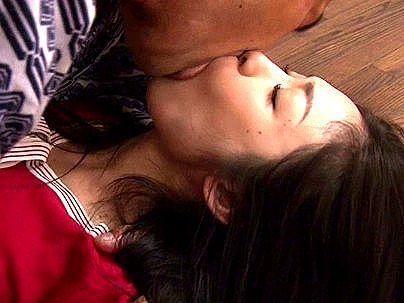 ＜若妻NTR！＞「ダメなのに…」清楚な感じの奥さん！義父とベロキス浮気交尾発展シチャウゾ(無料エロ動画)