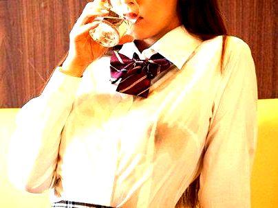 ＜乳首・・見えとるやん！！＞カノジョの妹ヤバすぎるって！！ノーブラ乳首とか・・・ガマンデキナイので・・・ヤル！！！