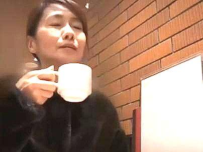 ≪素人熟女ナンパ企画！≫【BBA・・・ウキウキ！】若い男に口説かれノリノリ興奮ババア！ホテルで騎乗位してる！！！