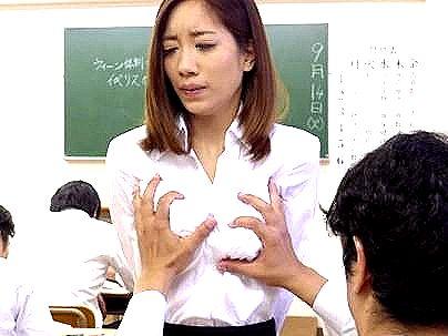 ≪女教師ペット！≫【ほらほらｗｗｗ！】スタイル抜群ボイン先生！生徒にエロ行為でいじめられとるぞ！！