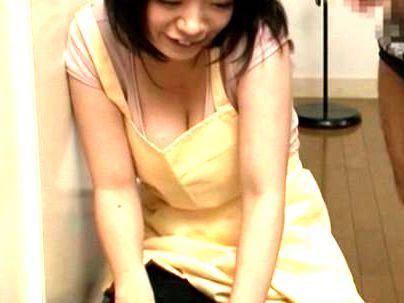 ≪センズリ鑑賞≫【ハームヘルパー・・・エッロ！】人妻ぼボイン奥さんにセンズリ見せちゃうぞ！ラッキースケベでやれちゃう！！