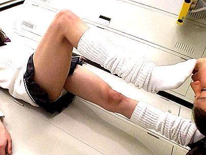 ＜フェチ動画！＞「マニアにはたまんね～ぞ！」クッソ可愛い制服女子！オチンポ刺激シチャウゾ(無料エロ動画)
