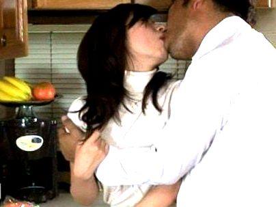 ＜元女教師！＞「ババア・・・興奮！」色っぽい美乳パイ乙元教師の奥さん！元教え子に無理矢理やられるぞ(アダルト動画)