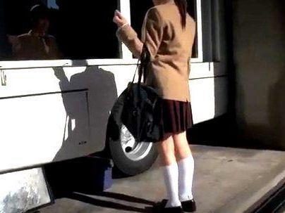 ＜マジックミラー号！＞「ここ乗るんですか…？」下着メーカーにせ企画にのった可愛い女子！ＭＭ号乗車でさっそくエロ行為！！！