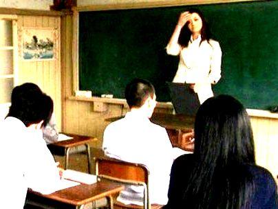 ＜性教育！＞「大物女優・・登場！」人気美魔女AV女優が母校にきて・・・性教育セックスを教えちゃうぞ！！！