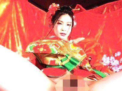 ＜和服美女！＞【マニアにはたまらんぞｗ！】スタイル抜群ボイン美尻美女！コスプレ姿でノーパン馬乗りファックシチャウゾ！！