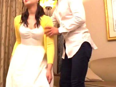 ≪ナンパ≫【夫いるので…】セレブで上品な感じの下着エッロイ奥さん！ナンパされて浮気ファックに発展すっぞ！！