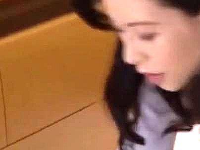 ≪お母さんブラが・・・≫【近親相姦すっぞｗ！】上品で綺麗な熟女のお母さん！ガマンデキナイので近親相姦ファックに！！