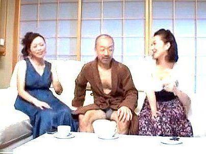 ＜ハーレム！＞「ジジイ・・・勃起確定！」年をとっても元気な熟女達！セックス接待でジジイ喜ばすぞ！！！