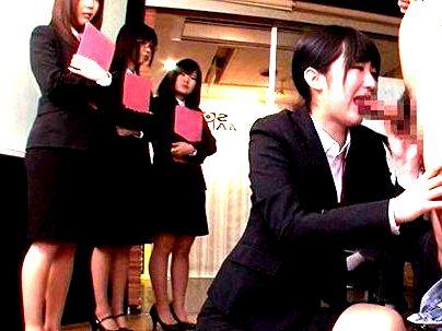＜SOD女子社員！＞新人の女子社員がAV会社からの洗礼 大勢が見てるなか初脱ぎエロ行為させられちゃうぞ！！！