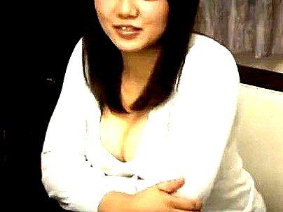 ＜近親相姦！＞「好きなの…♡」胸の谷間半端ないボインの妹！親にバレないように近親相姦発展すっぞ(アダルト動画)