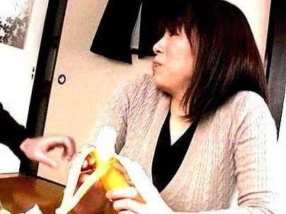 ＜Gカップ人妻！＞「乳輪・・・デケーーゾ！」脱ぐとエッロイ荒田の兄の嫁！寝取って俺の子供うめや～ｗ！！！！