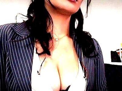 ＜P●A会長！＞「このボインが・・・口内発射？」スタイル抜群ボイン爆乳PTA会長！担任とエロ行為してっゾ(アダルト動画)