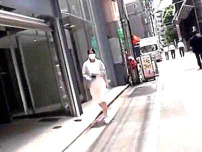 【看護師ナース】「え？私ですか…？」街で見かけたナース！口説かれてチェリー君筆おろしシテクレチャウ！！