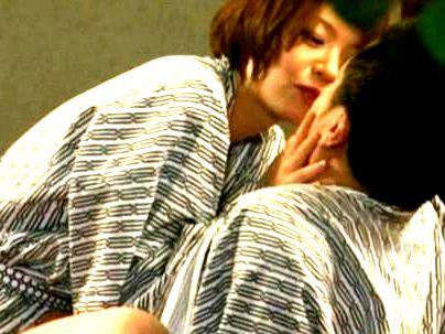 ≪温泉旅行≫【ｈしたいの…♡】滅茶苦茶可愛い女子が温泉旅行でエロ行為！バレないようにやっとるぞ！！