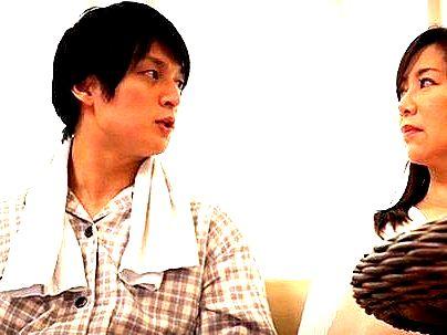 ＜人妻熟女！＞『ｈしたいの…』息子に勃起薬飲ませる美魔女ママ！禁断交尾種付け膣内発射中出しになっとる！！