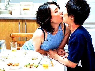 ＜人妻NTR！＞BBA・・・完全レスで暴走！！隣人大学生チンポにはまるBBA！浮気行為余裕でやっちゃう！！！